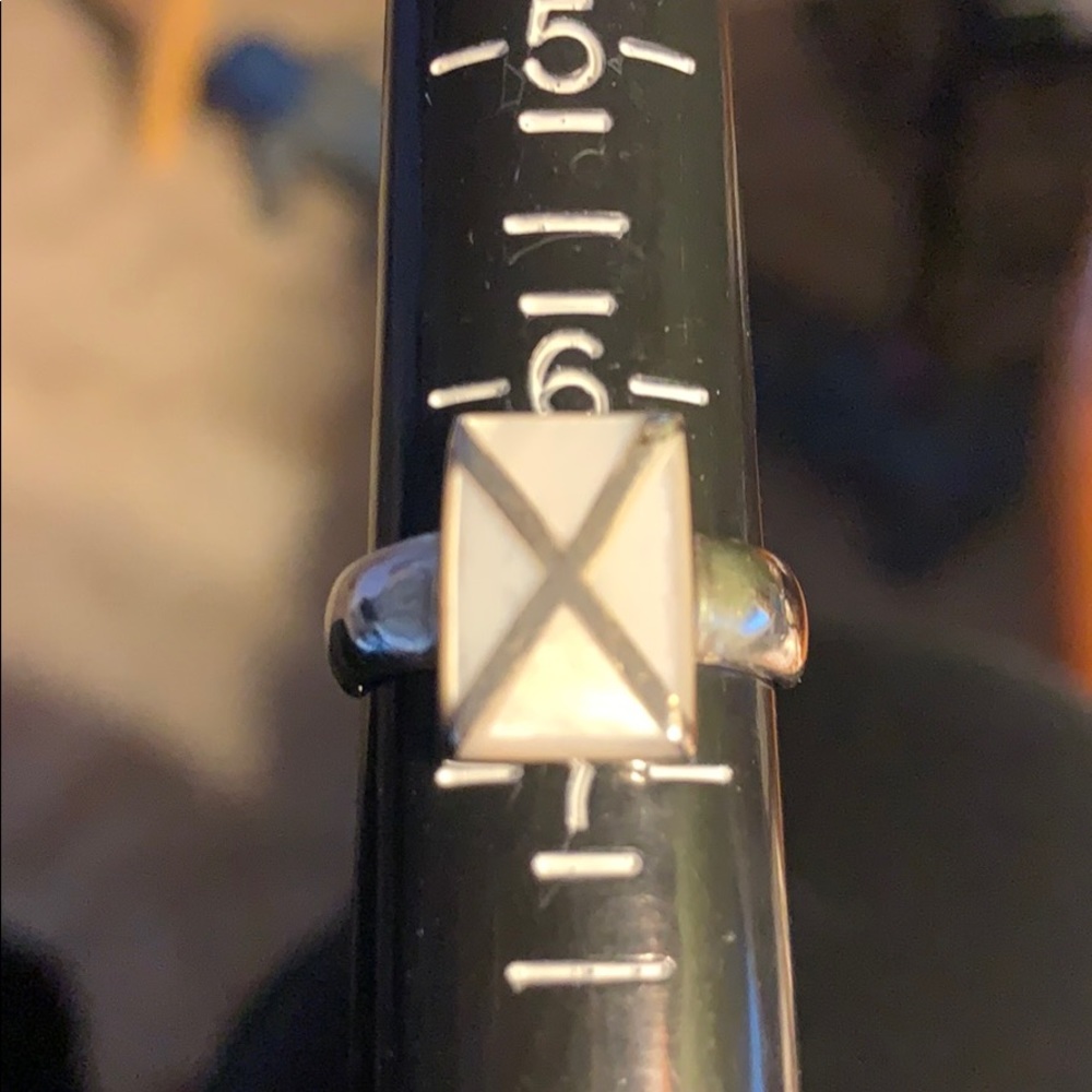 Mother of pearl inlay sterling silver ring - Picture 2 of 3